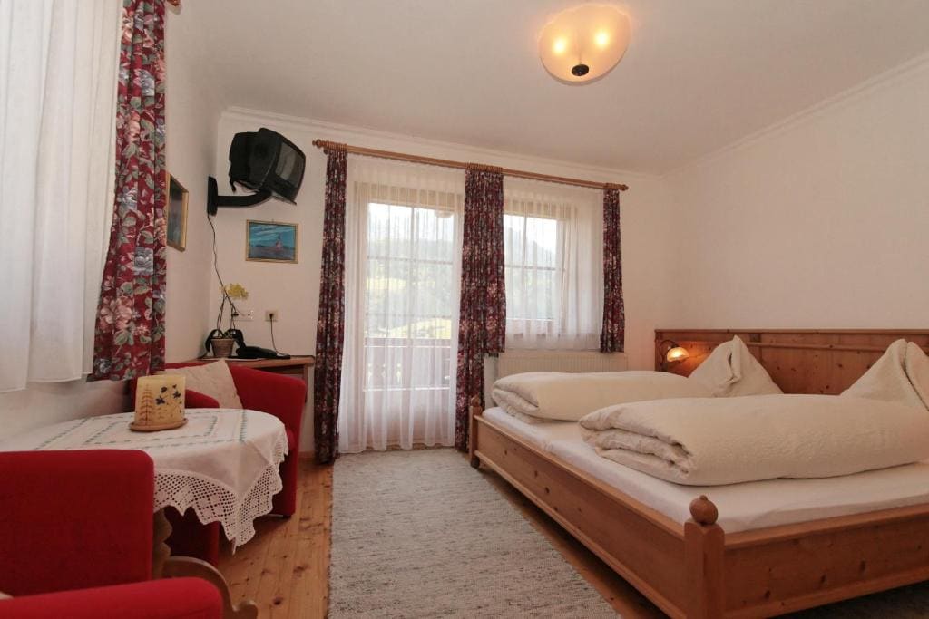 Double Room with Balcony room - Image 2