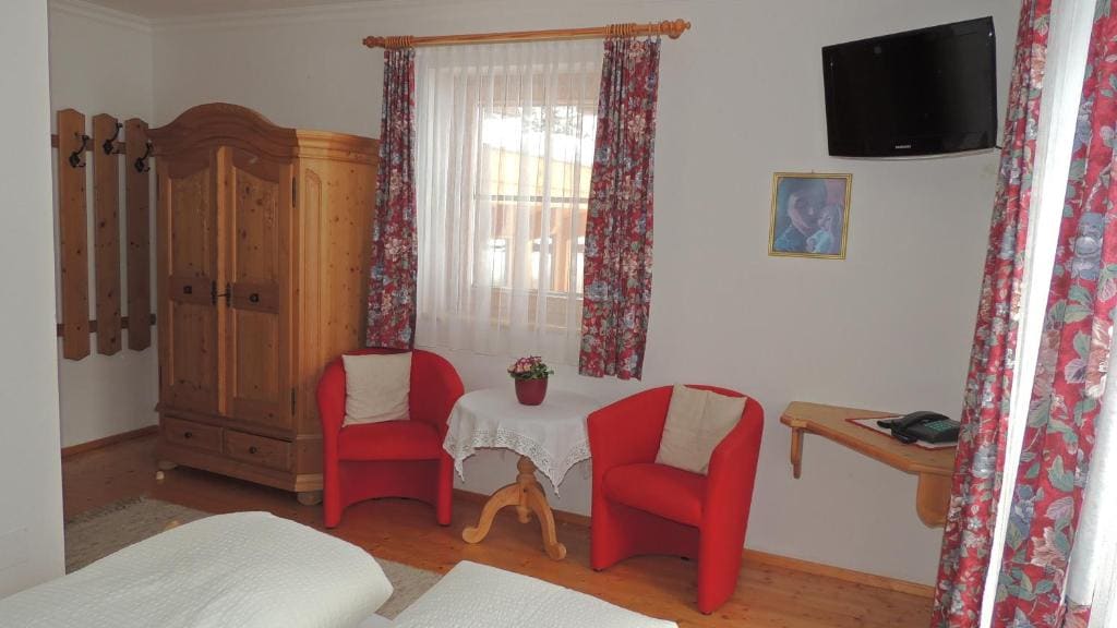 Double Room with Balcony room - Image 3