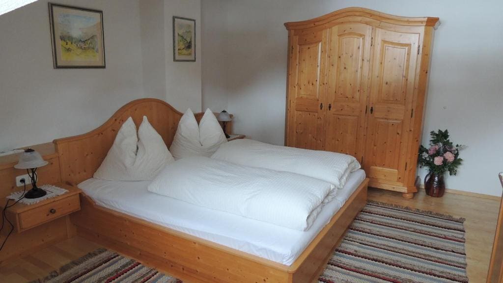 One Bedroom Apartment room - Image 1