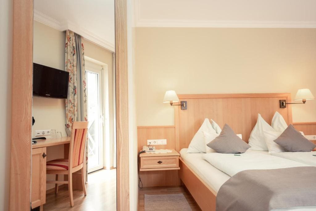 Superior Double Room with Balcony room - Image 1