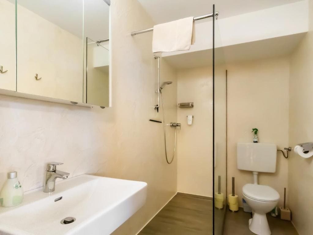 Deluxe Double Room with Balcony room - Image 3