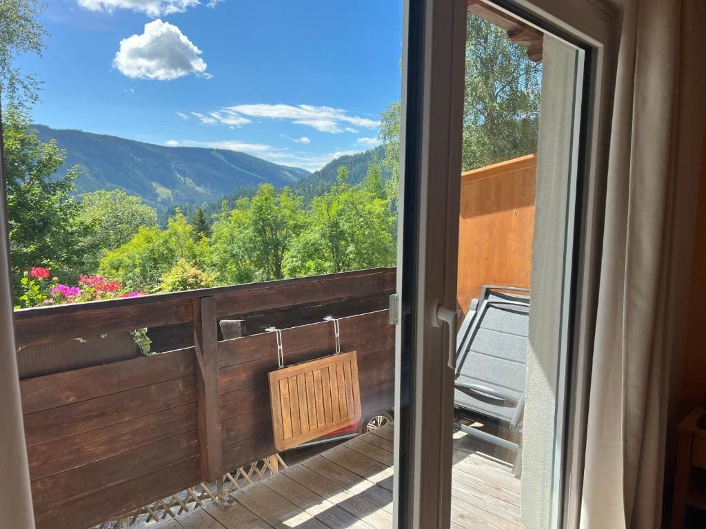 Deluxe Double Room with Balcony room - Image 2