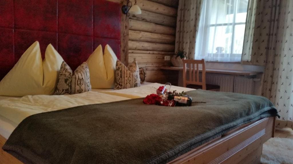 Double Room with Balcony room - Image 2