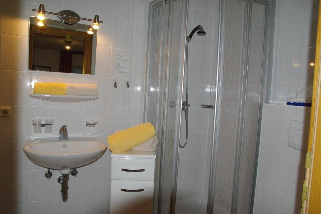Basic Triple Room room - Image 3