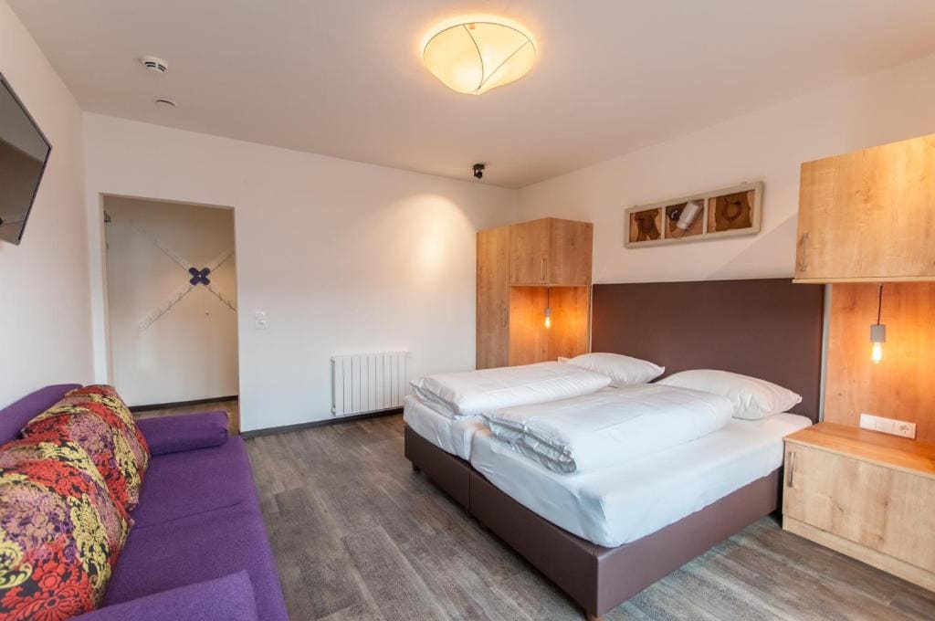 Double Room with Balcony room - Image 2