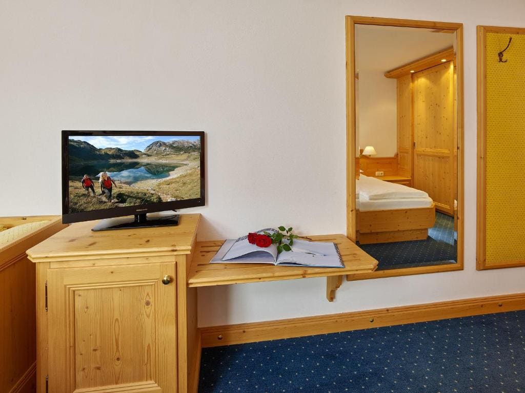 Superior Double Room with Balcony room - Image 2