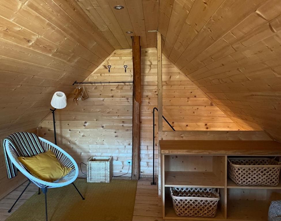 Apartment - Split Level room - Image 1