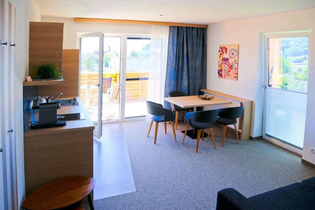 Junior Suite with Balcony room - Image 3