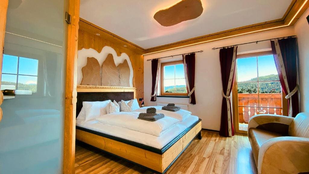 Double Room with Balcony room - Image 1