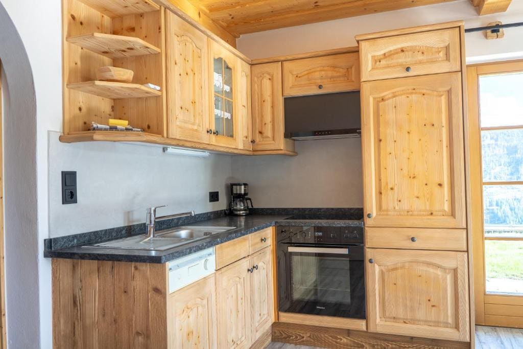 One-Bedroom Apartment with Terrace room - Image 2