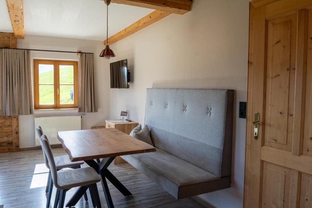 One-Bedroom Apartment with Terrace room - Image 3