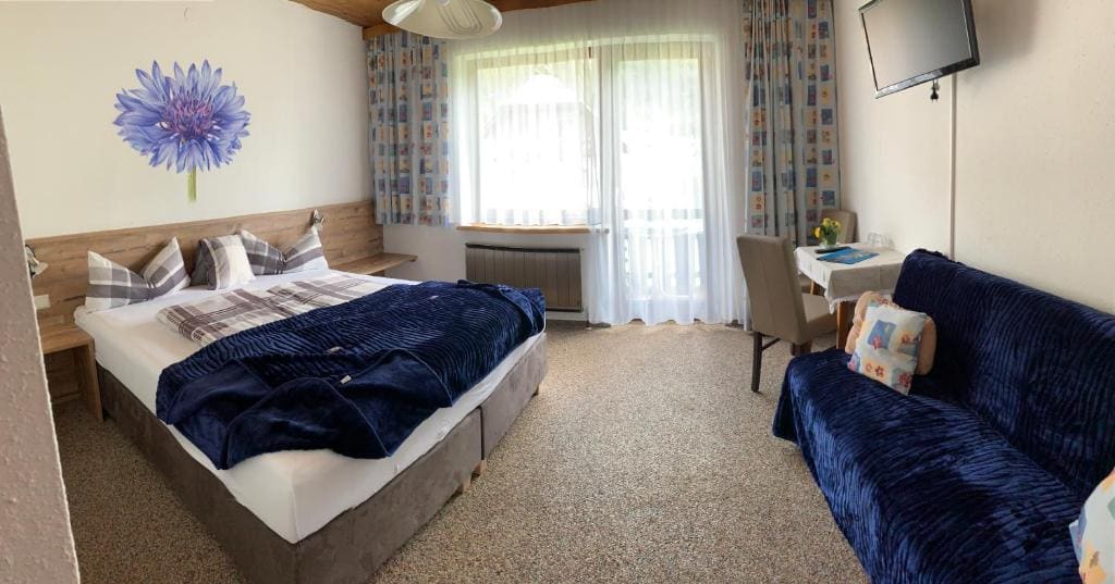 Double Room with Balcony and Lake View room - Image 1