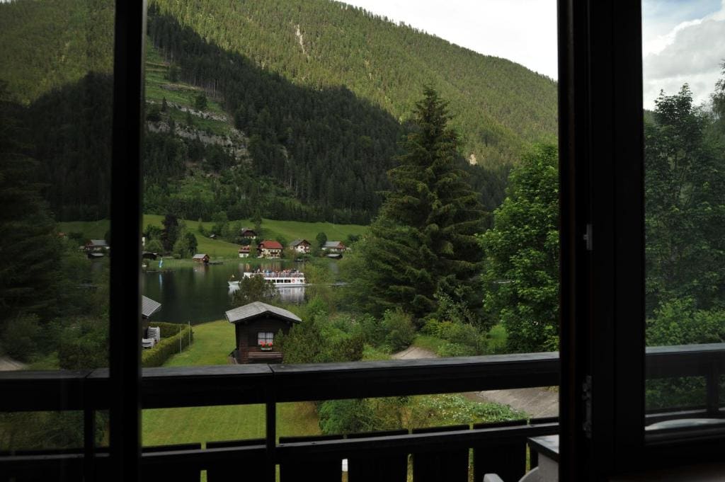 Double Room with Balcony and Lake View room - Image 2
