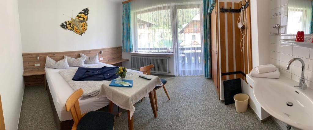 Double Room with Shared Bathroom room - Image 1