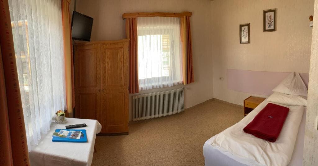 Single Room with Shower room - Image 1