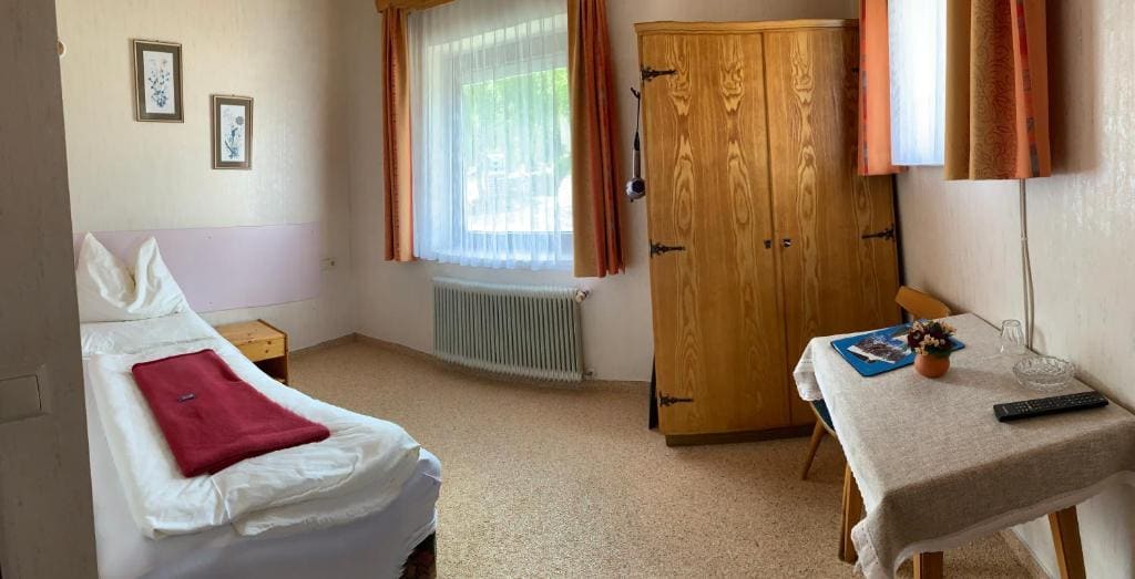Single Room with Shower room - Image 2