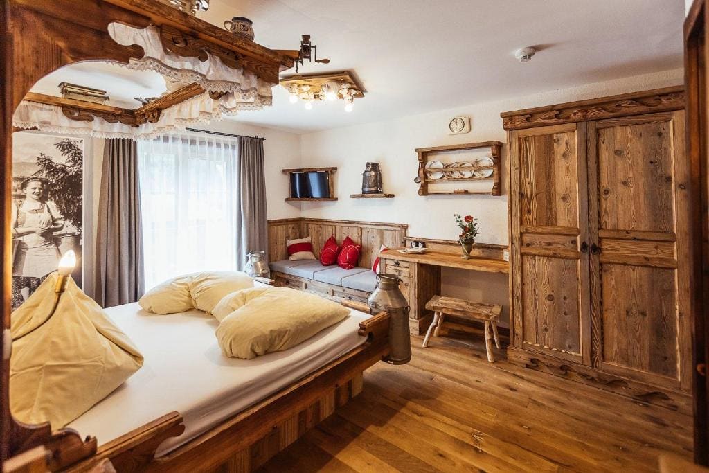 Deluxe Double Room with Balcony room - Image 1