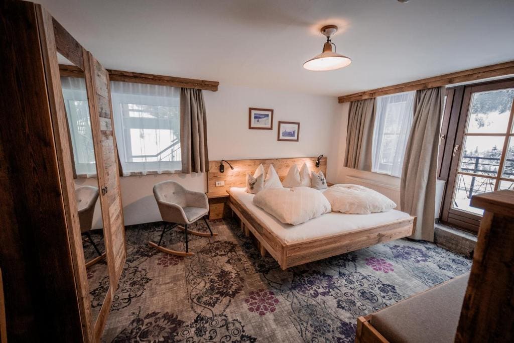 Family Room room - Image 2