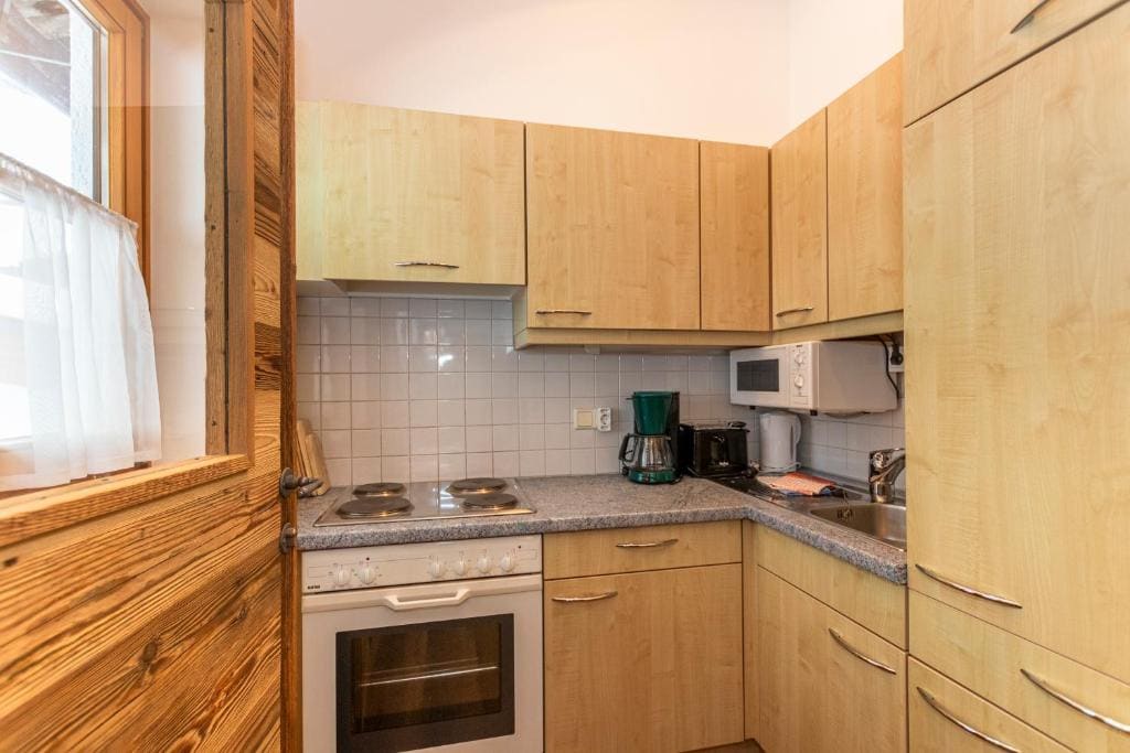 One-Bedroom Apartment with Balcony room - Image 2