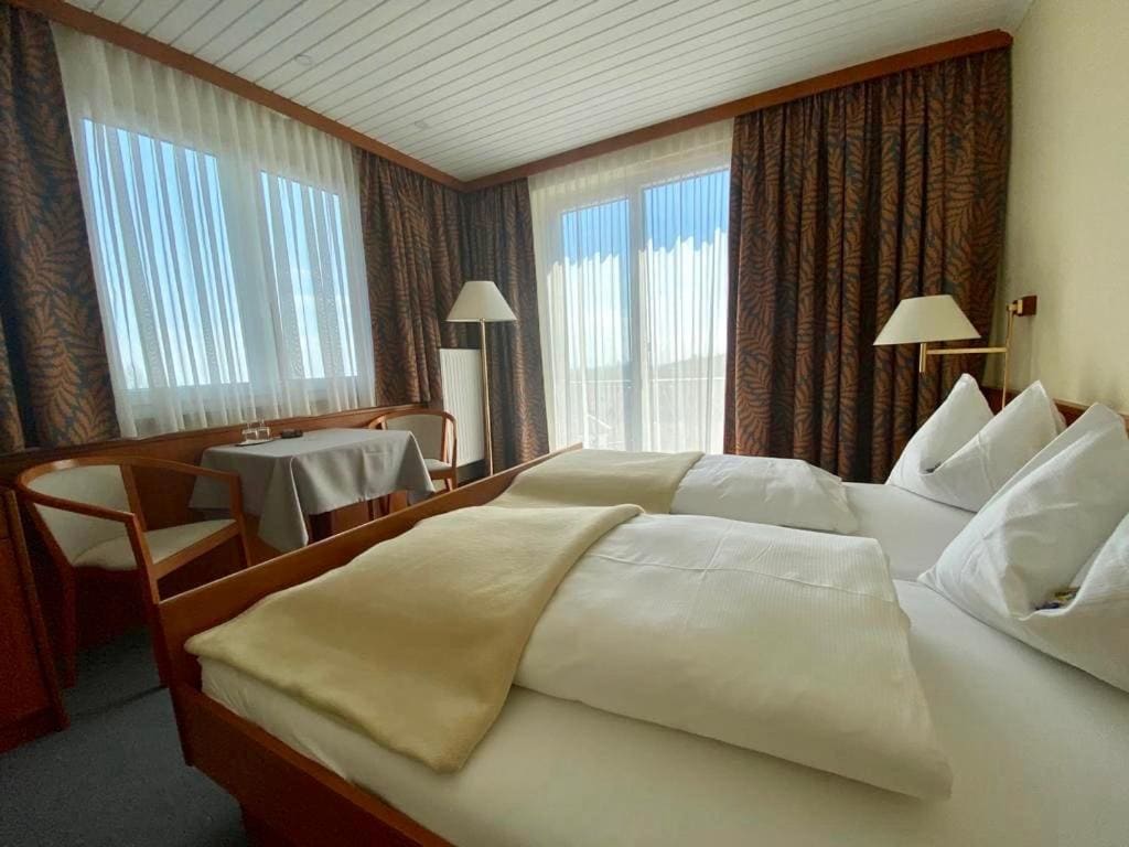 Double Room with Balcony room - Image 2