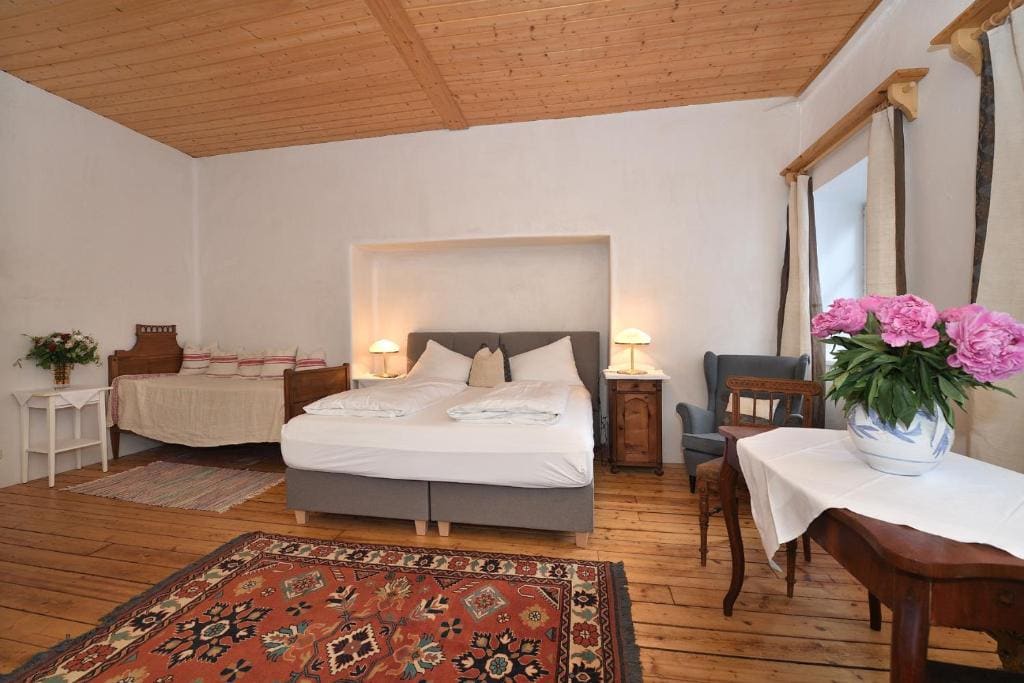 Classic Quadruple Room room - Image 1