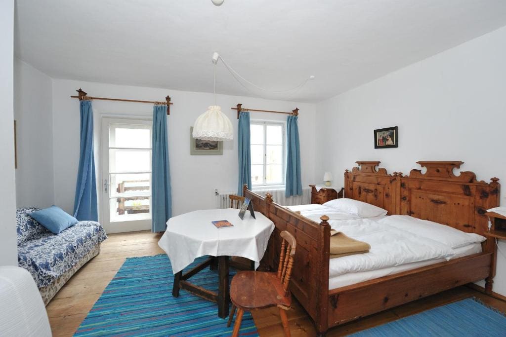 Classic Triple Room room - Image 2