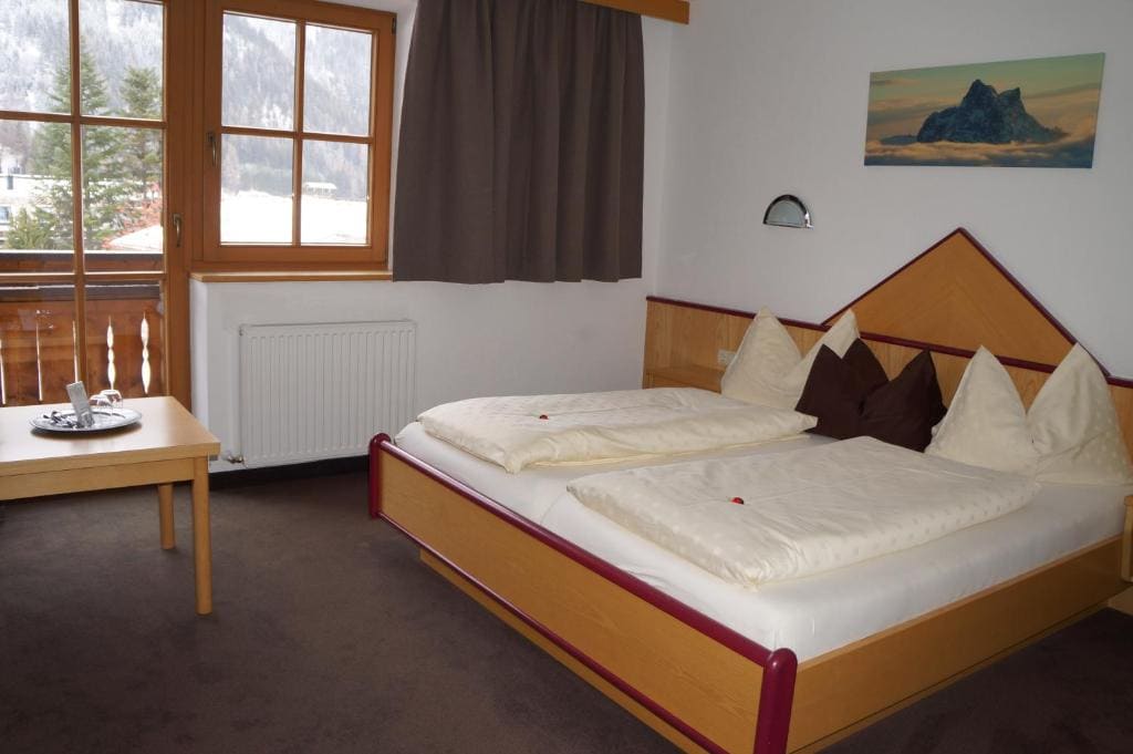 Double Room with Balcony room - Image 2
