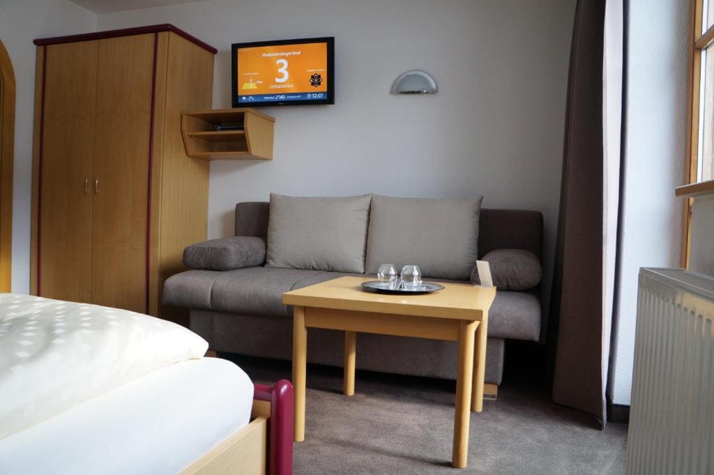 Double Room with Balcony room - Image 3