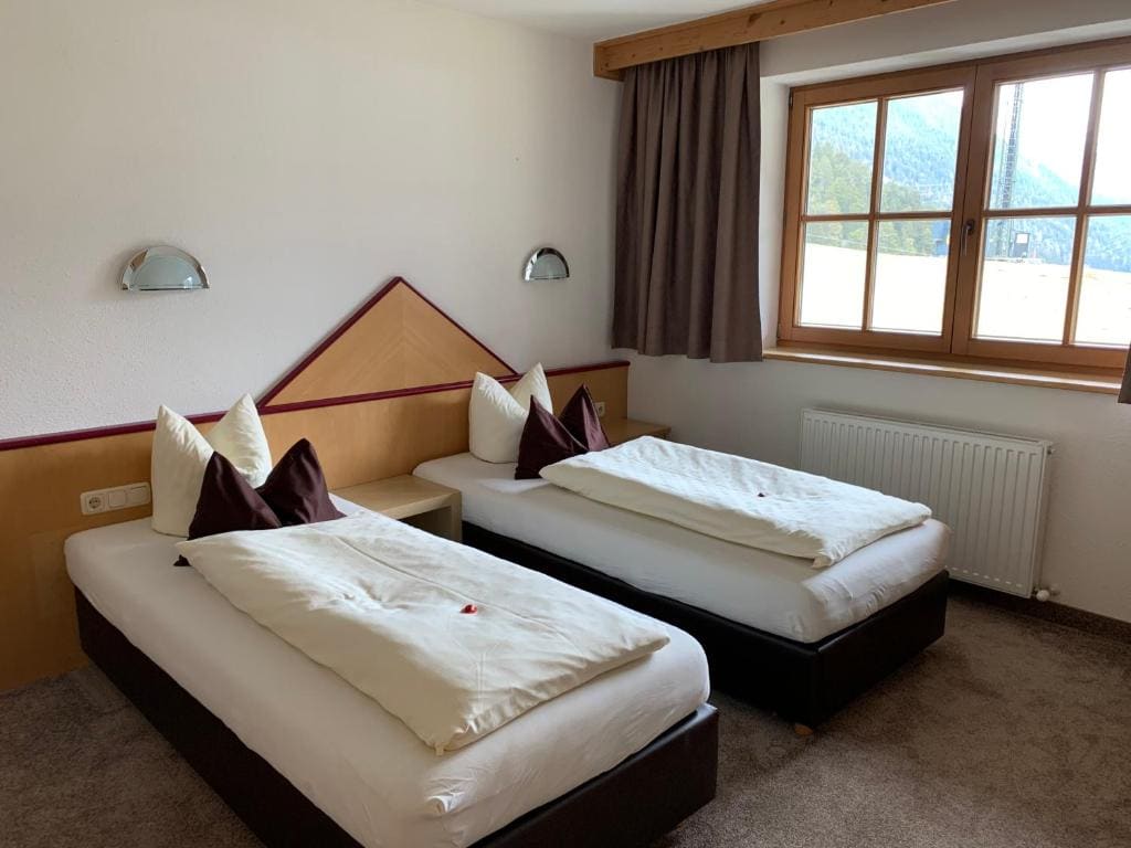 One-Bedroom Apartment room - Image 2