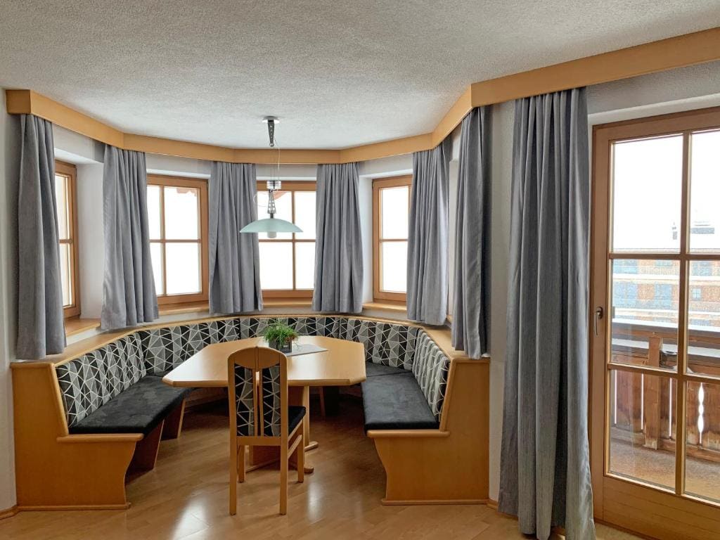 One-Bedroom Apartment room - Image 1