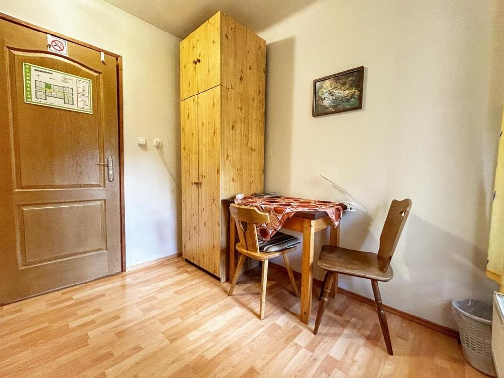 Twin Room with Private Bathroom room - Image 2