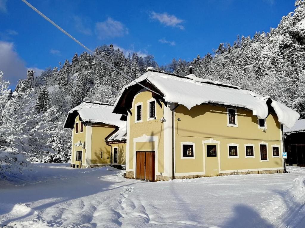 Vacation Home room - Image 1
