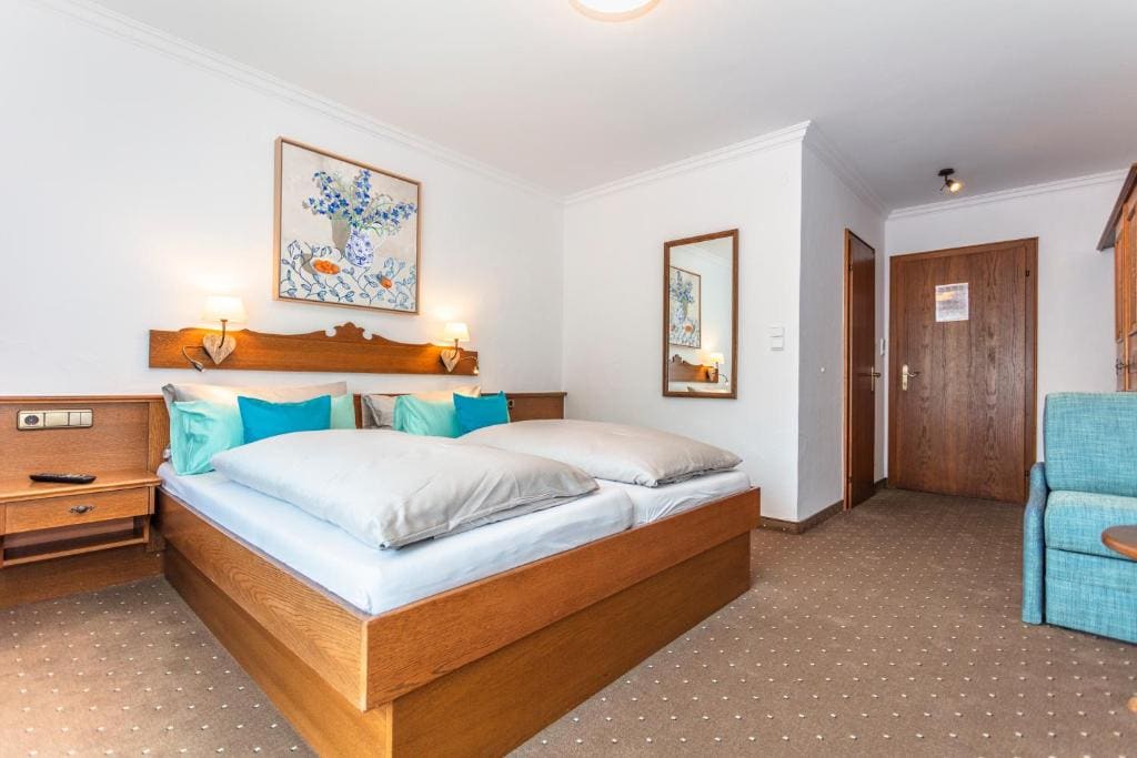 Double Room with Balcony room - Image 3