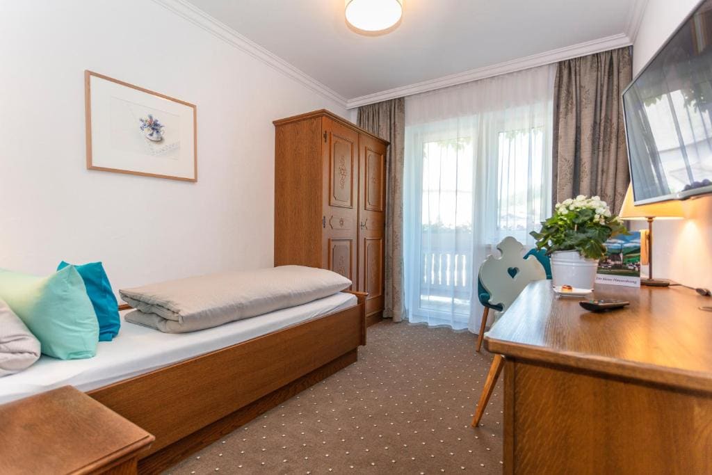Single Room with Balcony room - Image 1