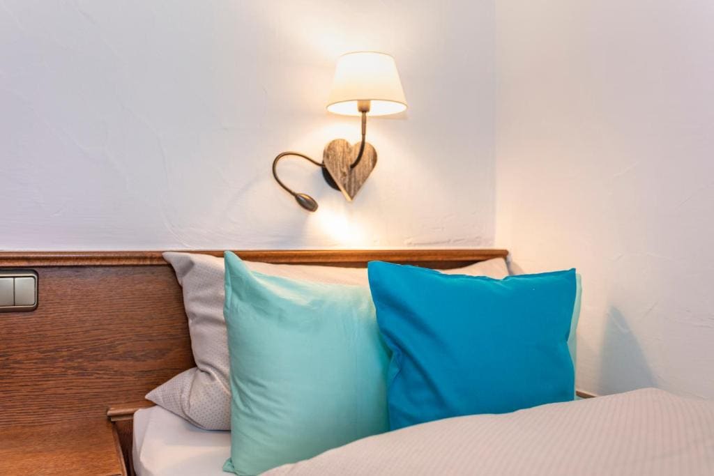 Single Room with Balcony room - Image 3