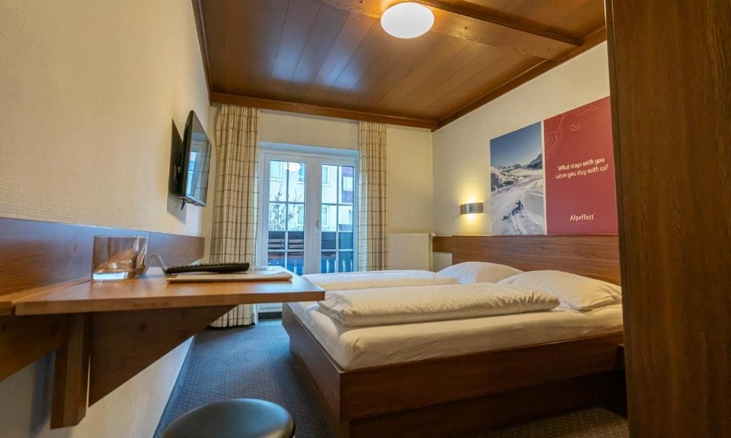Double Room with Balcony room - Image 1