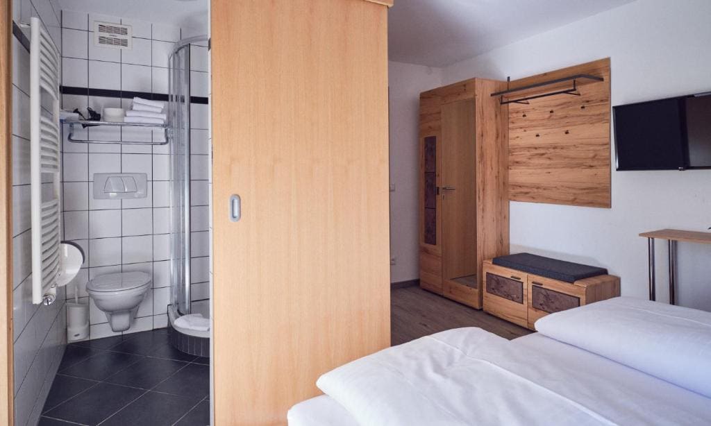 Double Room with Extra Bed room - Image 1