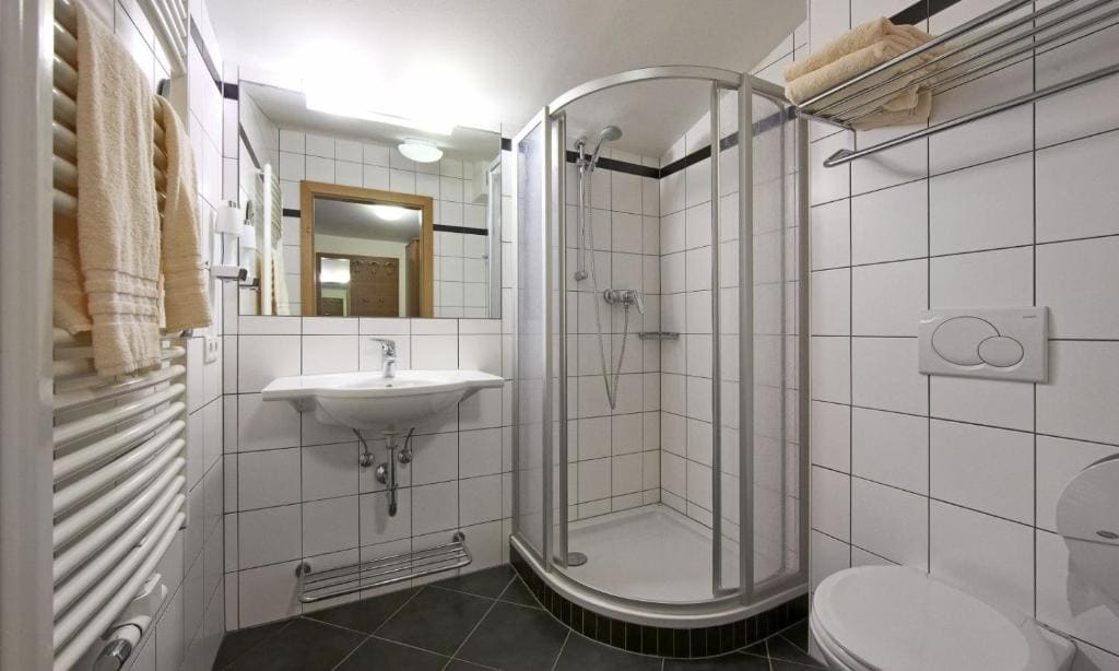 Double Room with Extra Bed room - Image 2
