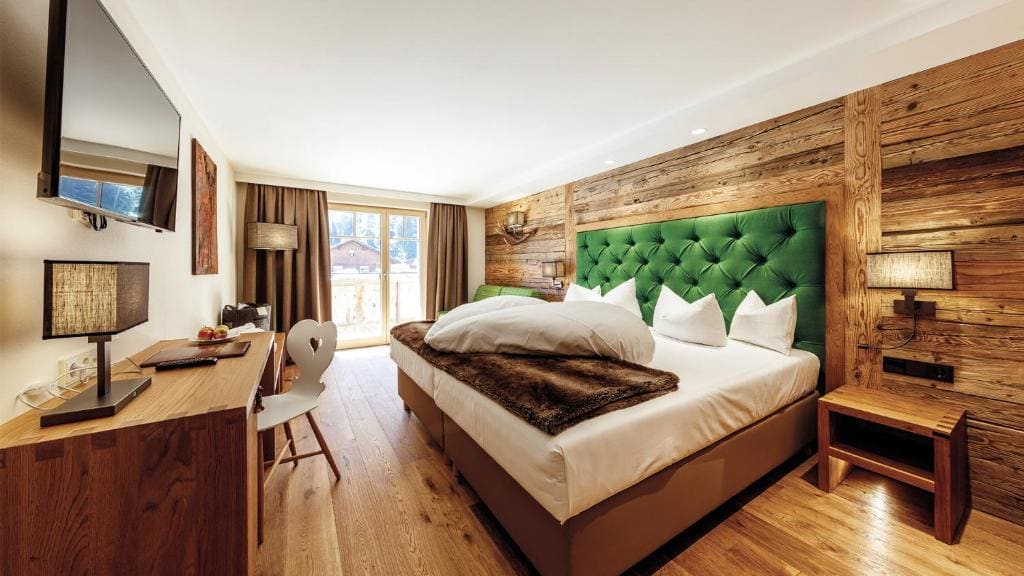 Deluxe Double Room with Balcony room - Image 2