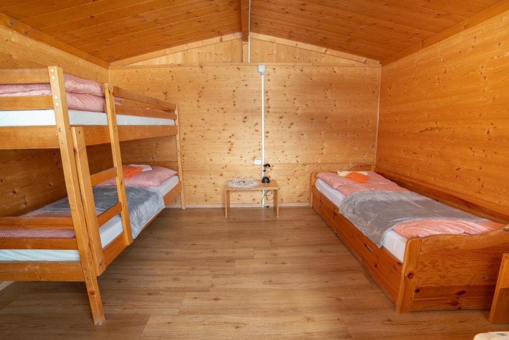 Bungalow room - Image 3