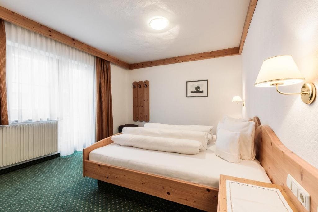 Double Room with Balcony room - Image 3