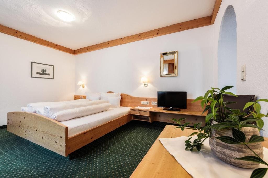 Double Room with Balcony room - Image 1
