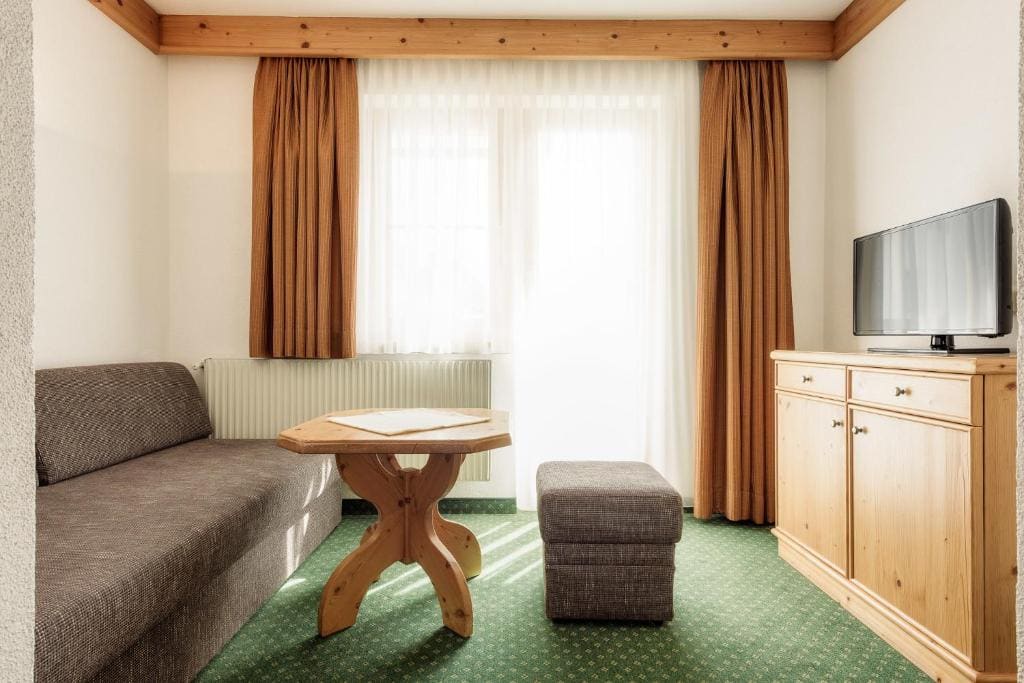 Junior Suite with Balcony room - Image 2