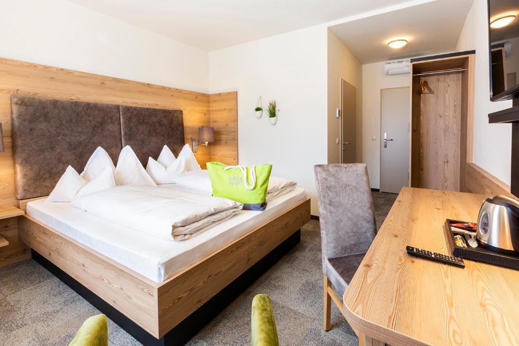 Superior Double or Twin Room with Air Conditioning room - Image 2