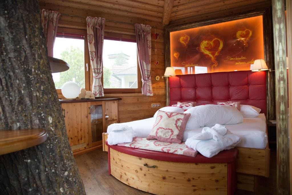 Superior Chalet room - Image 1