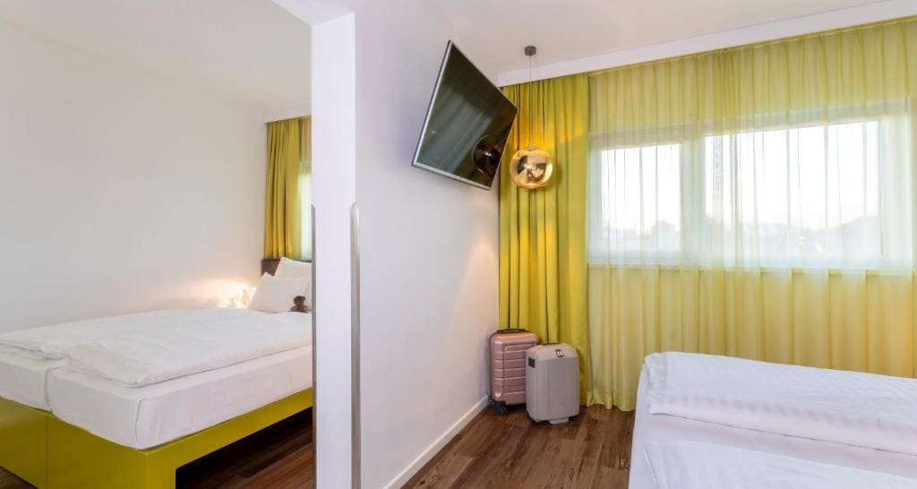 Family Room room - Image 3