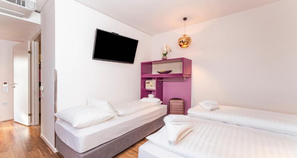 Comfort Triple Room room - Image 2
