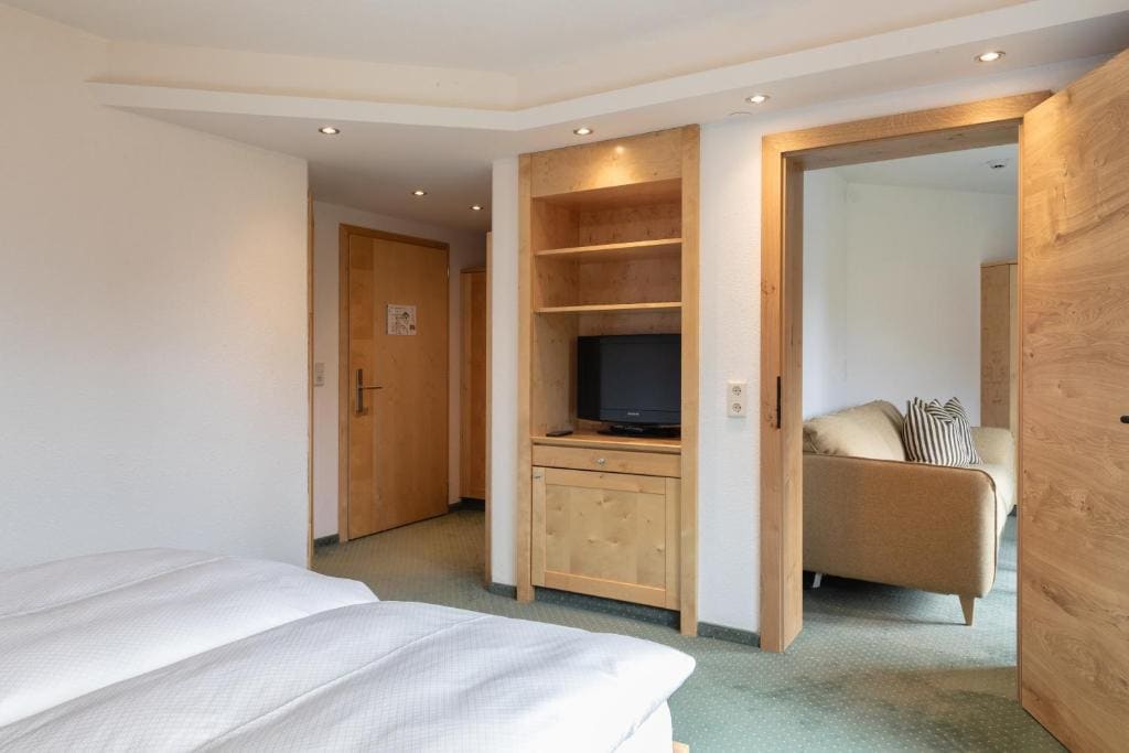 Family Room room - Image 3