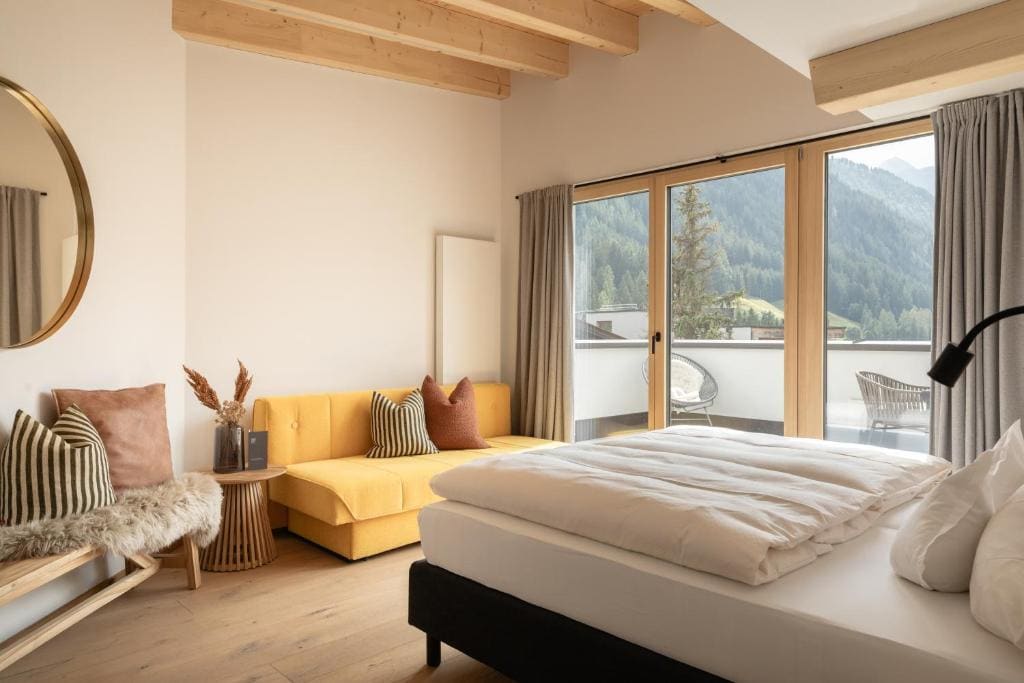 Suite Wildrose room - Image 1