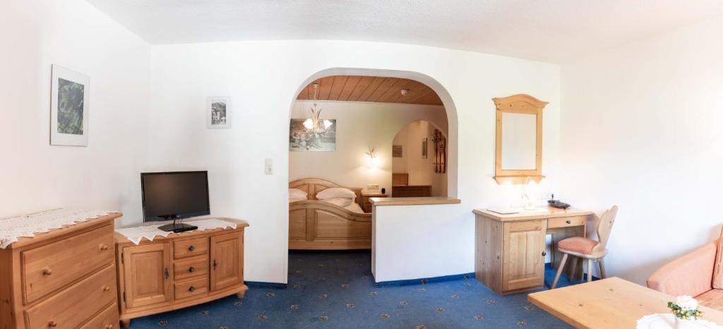 Deluxe Triple Room room - Image 3